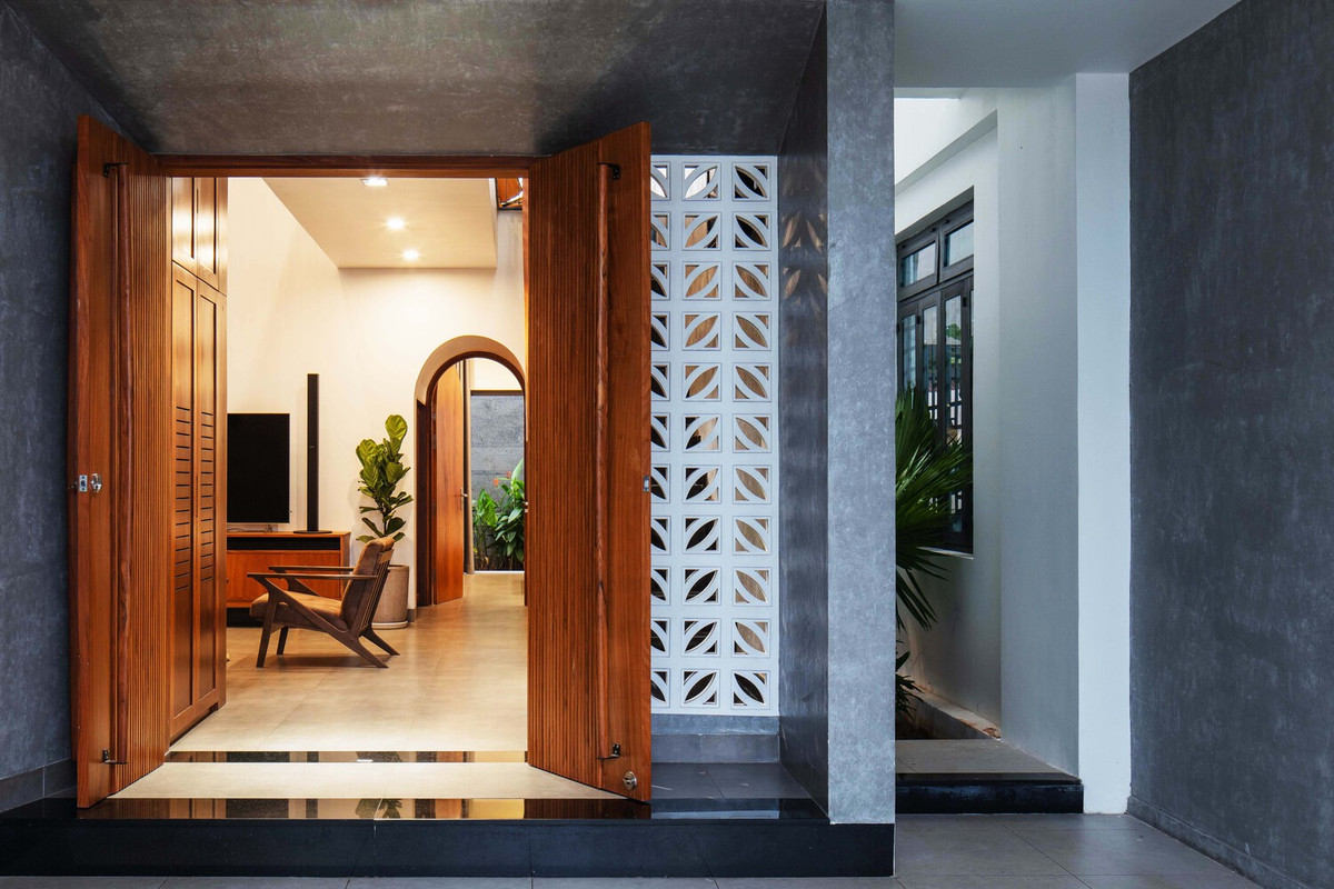 Ngoài ra, khu vườn còn cho phép ánh sáng tự nhiên len lỏi vào tất cả các phòng. Ảnh: Quang Trần