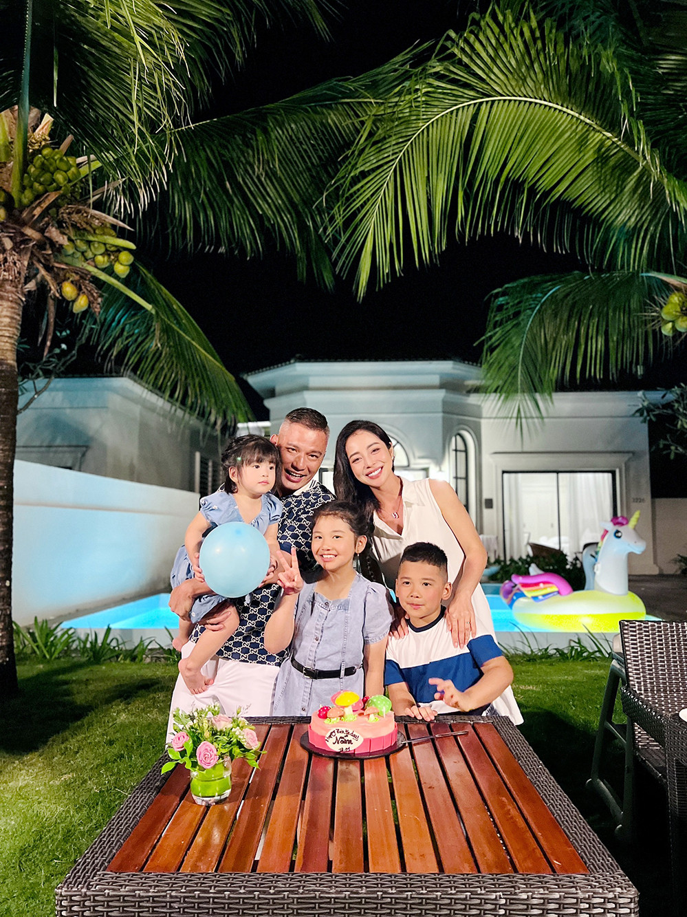 Có kinh tế vững chắc, Jennifer Phạm và chồng doanh nhân thoải mái tận hưởng cuộc sống sang chảnh thường xuyên nghỉ dưỡng tại những khu resort sang trọng. Nguồn ảnh; FBNV