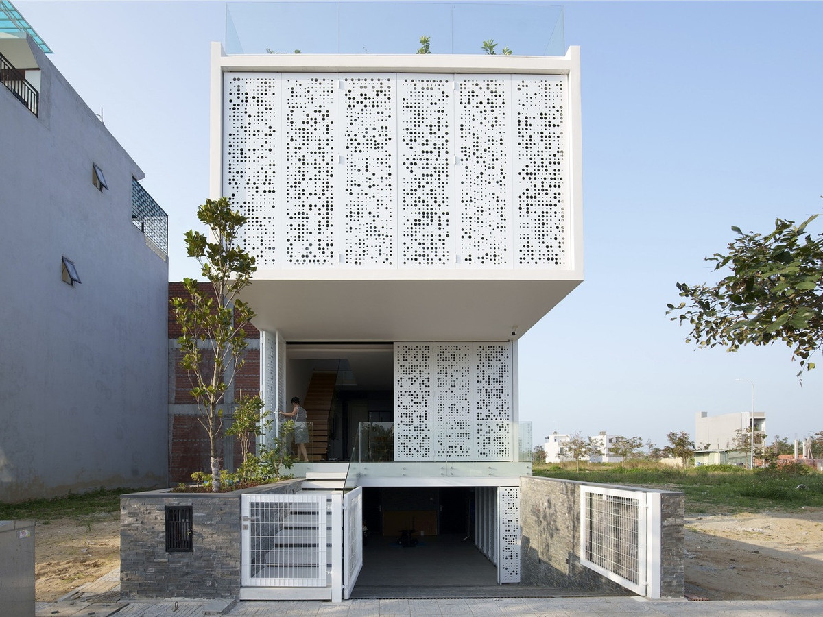 Nha 2 tang thiet ke an tuong, tan dung toi da dien tich trong rau sach-Hinh-2