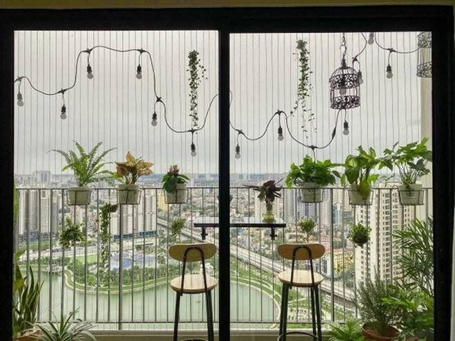 Khu vực ban công với tầm view bao trọn thành phố.