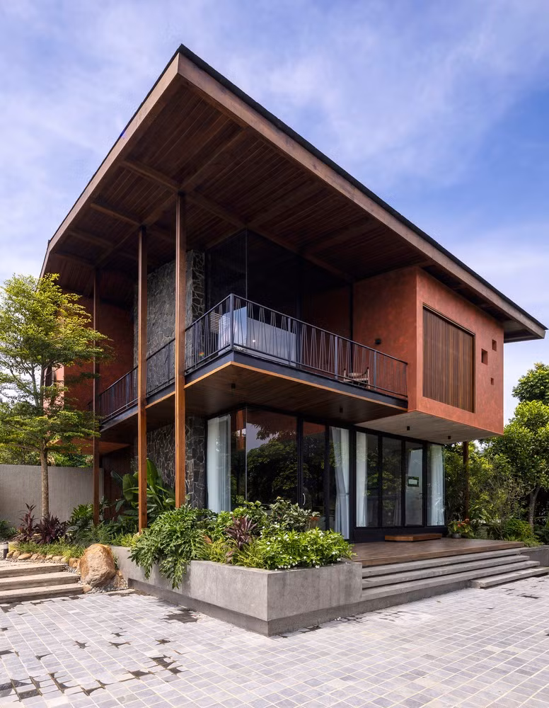 Trên đỉnh tòa nhà, mái nghiêng tương tác với hình dạng của cảnh quan thiên nhiên xung quanh. Ảnh: Triệu Chiến