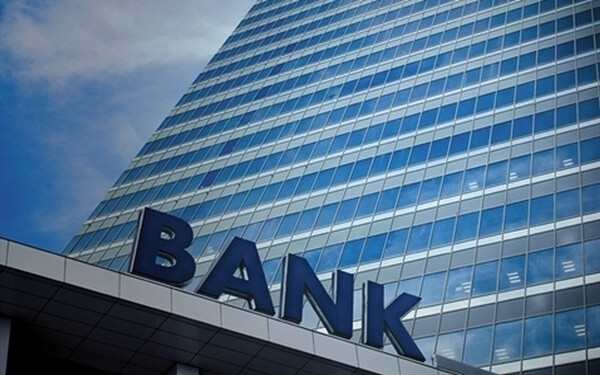 Lương nhân viên ngân hàng cũng ở mức cao so với mức trung bình chung của thị trường lao động Việt Nam. Đặc biệt, lương CEO một ngân hàng tốt có thể nhận trên dưới 2 tỷ/năm.