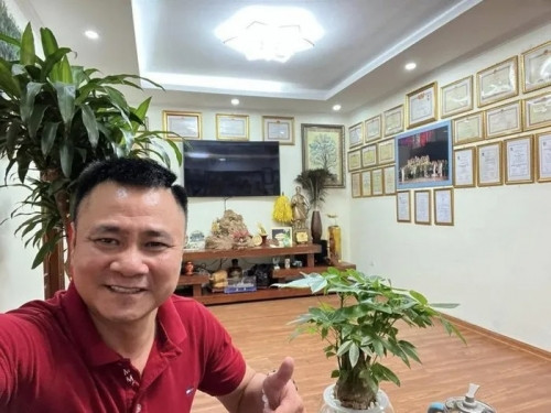 Không kém Xuân Bắc, NSND Tự Long cũng sở hữu cơ ngơi rộng rãi. Đầu năm 2023, gia đình Tự Long đã chuyển về căn nhà mới rộng rãi hơn. Ảnh: FBNV