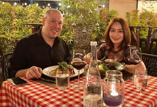 Sau khi ly hôn với MC Thành Trung, giờ đây ca sĩ Thu Phượng có cuộc sống hạnh phúc bên chồng Tây.