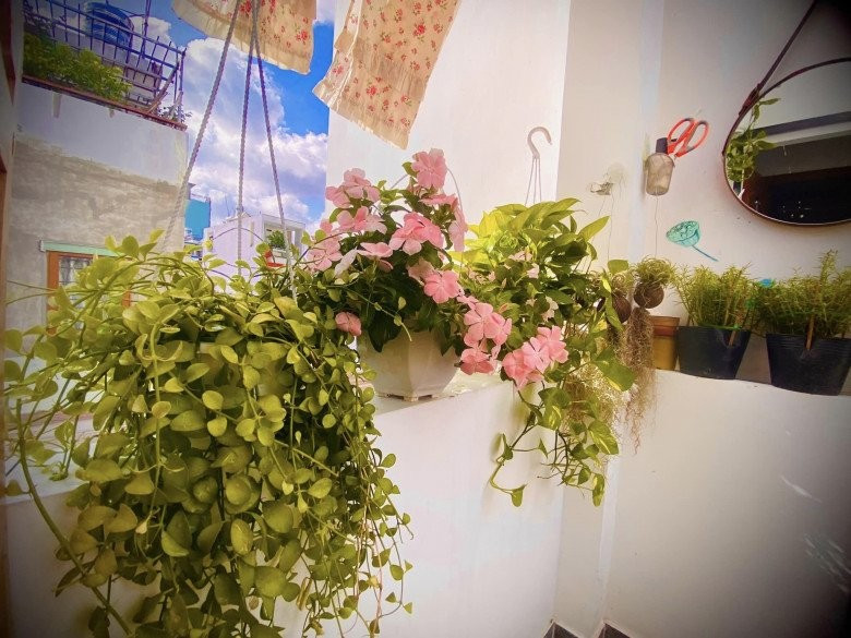  Căn nhà của ca sĩ Thu Phượng gồm 3 tầng, 2 phòng ngủ, ban công và sân thượng rất "chill".