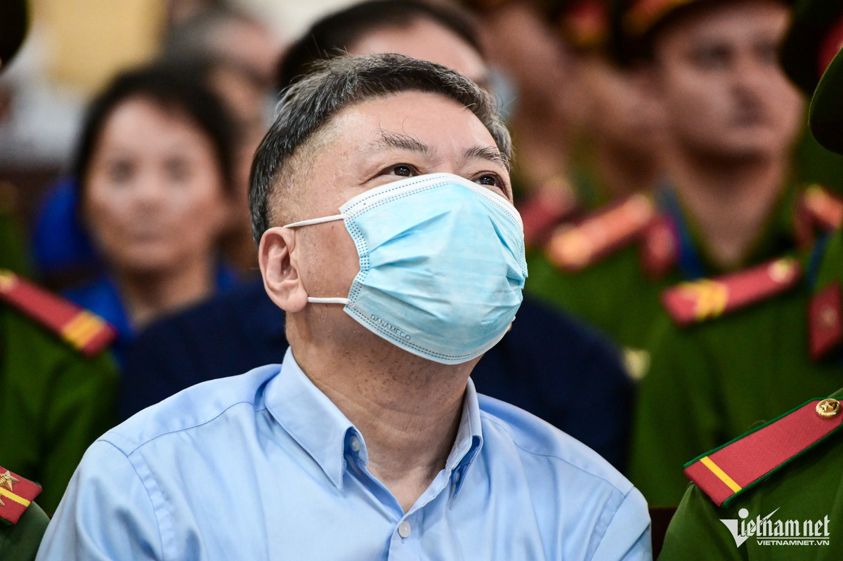 Bị cáo Chu Lập Cơ (chồng bà Trương Mỹ Lan) trong ngày đầu phiên xét xử.