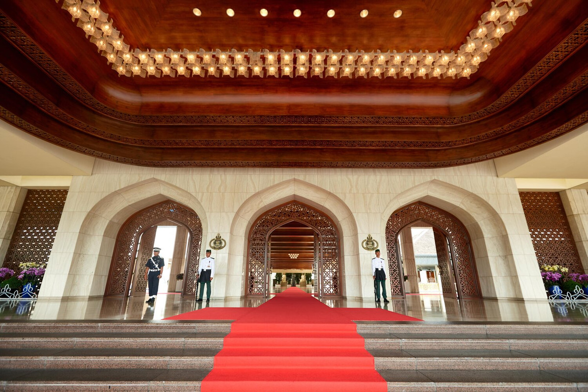 Ngoài ra còn có hơn 30 loại đá cẩm thạch được sử dụng trong cung điện. Ảnh: Trvlguides