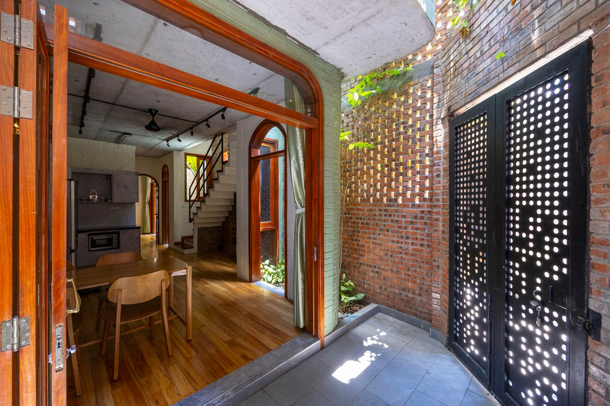 Gia đình cần 3 phòng ngủ, một phòng làm việc và những không gian sinh hoạt khác.