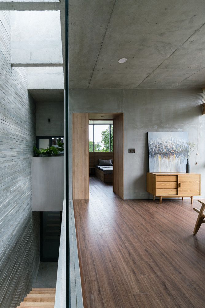 Ánh sáng cũng được bố trí có chủ ý để phát huy tối đa hiệu ứng ánh sáng và khơi gợi cảm xúc khi nâng cao cảm giác về bề mặt vật liệu và độ tương phản của không gian. Nguồn ảnh: Quang Trần