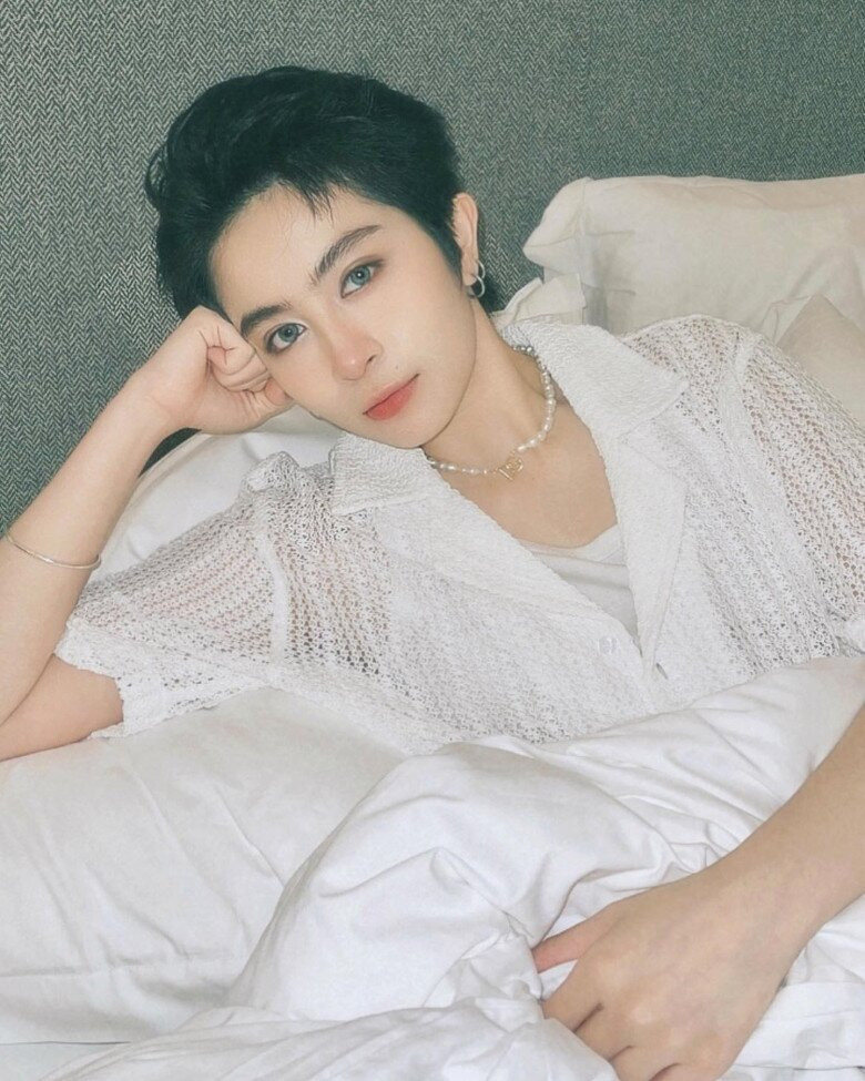 Trước đó, Gil Lê và Xoài Non đều hé lộ nơi ở riêng của mình trên trang cá nhân. Ảnh: FB Gil Lê