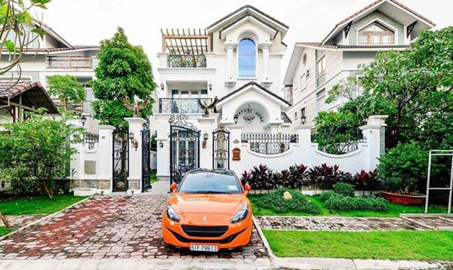 Trước đó, vợ chồng Đoàn Di Băng sống trong căn biệt thự 300m2, trị giá 22 tỷ đồng tại quận 7 (TP HCM).