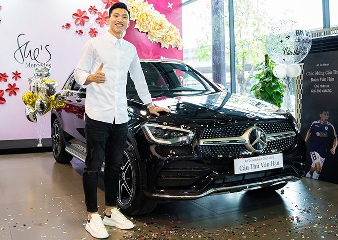 Năm 2020, Đoàn Văn Hậu tậu xe Mercedes-Benz GLC 300 trị giá khoảng 2,57 tỷ đồng. Ảnh: Facebook