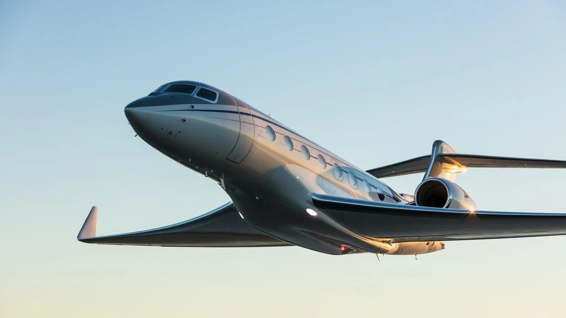 Bộ sưu tập máy bay của Bill Gates gồm 3 chiếc máy bay tư nhân, 2 trực thăng và một máy bay thủy phi cơ. Trong đó có hai chiếc Gulfstream G650ER có giá lên tới 70 triệu USD/chiếc nhưng đã bán một chiếc.