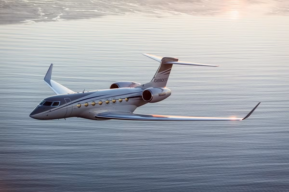 Gulfstream G650ER sở hữu không gian rộng rãi, tiện nghi thoải mái mang đến trải nghiệm tuyệt vời. Ghế da có thể chuyển đổi thành giường. Hiện có hơn 500 chiếc Gulfstream G650 đang được sử dụng trên toàn cầu.