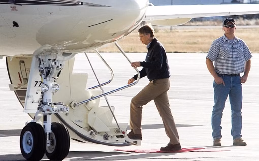 Theo Simple Flying, tỷ phú Bill Gates còn sở hữu 2 chiếc Bombardier Challenger 350 thông qua quan hệ đối tác với NetJets - công ty chuyên bán cổ phần sở hữu với các máy bay phản lực tư nhân.