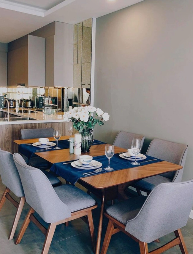 Căn hộ của Midu có diện tích rộng rãi, được thiết kế đơn giản nhưng không kém phần sang trọng