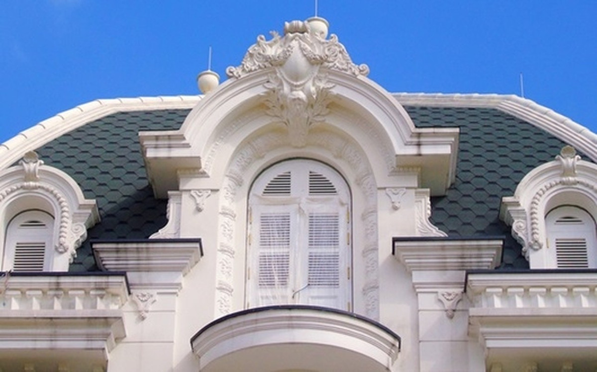 Bên ngoài được trang trí nhiều họa tiết tinh xảo, bắt mắt. Ảnh: Người đưa tin