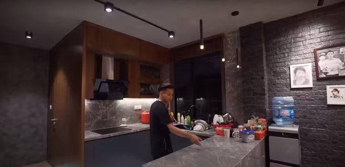 Đảo bếp nhỏ đặt thức ăn cho bữa phụ hay đồ ăn vặt. Ảnh: Chụp màn hình