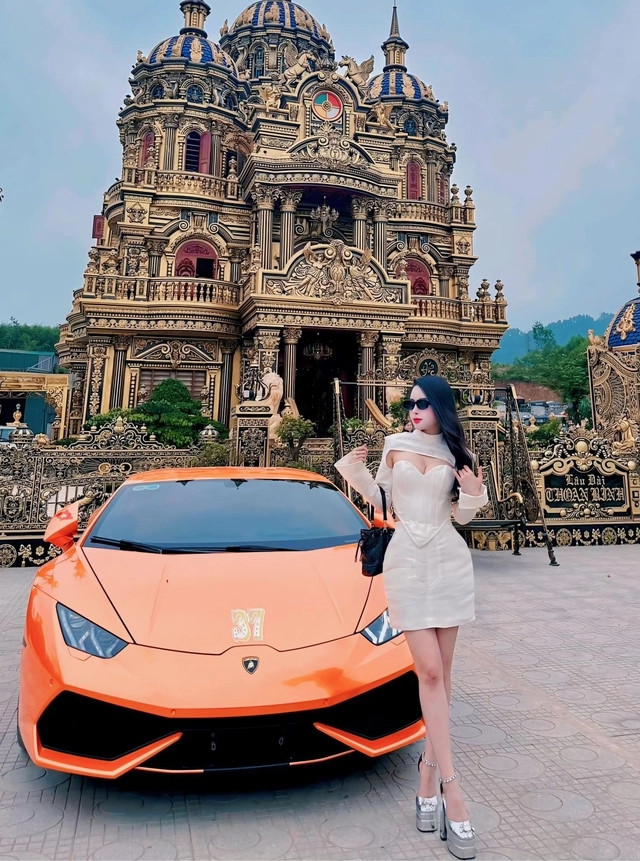 Cách đây không lâu, đại gia đồng nát Nghệ An còn tậu thêm chiếc Lamborghini Huracan LP6 10-4 đã qua sử dụng với giá hơn chục tỷ. Ảnh: Facebook