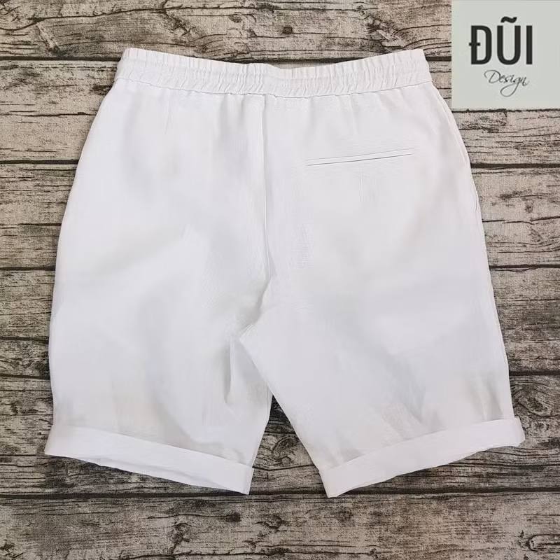 Lý do công ty đưa ra là việc sản xuất kinh doanh gặp khó khăn nên tặng luôn sản phẩm công ty sản xuất. Nhiều công nhân phải cho bạn bè, họ hàng vì không dùng hết hoặc đem ra chợ bán để kiếm thêm chút tiền. Ảnh minh họa