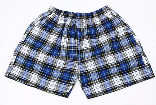 Năm 2013, một công ty may ở quận Hoàng Mai (Hà Nội) khiến các công nhân bất ngờ khi tặng mỗi nhân viên 70 chiếc quần đùi, quần sooc. Ảnh minh họa