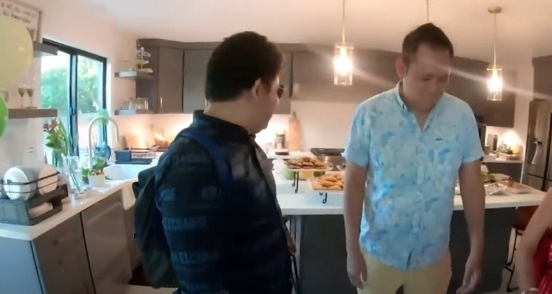 Đèn trần, đèn thả cho không gian thêm ấm cúng.