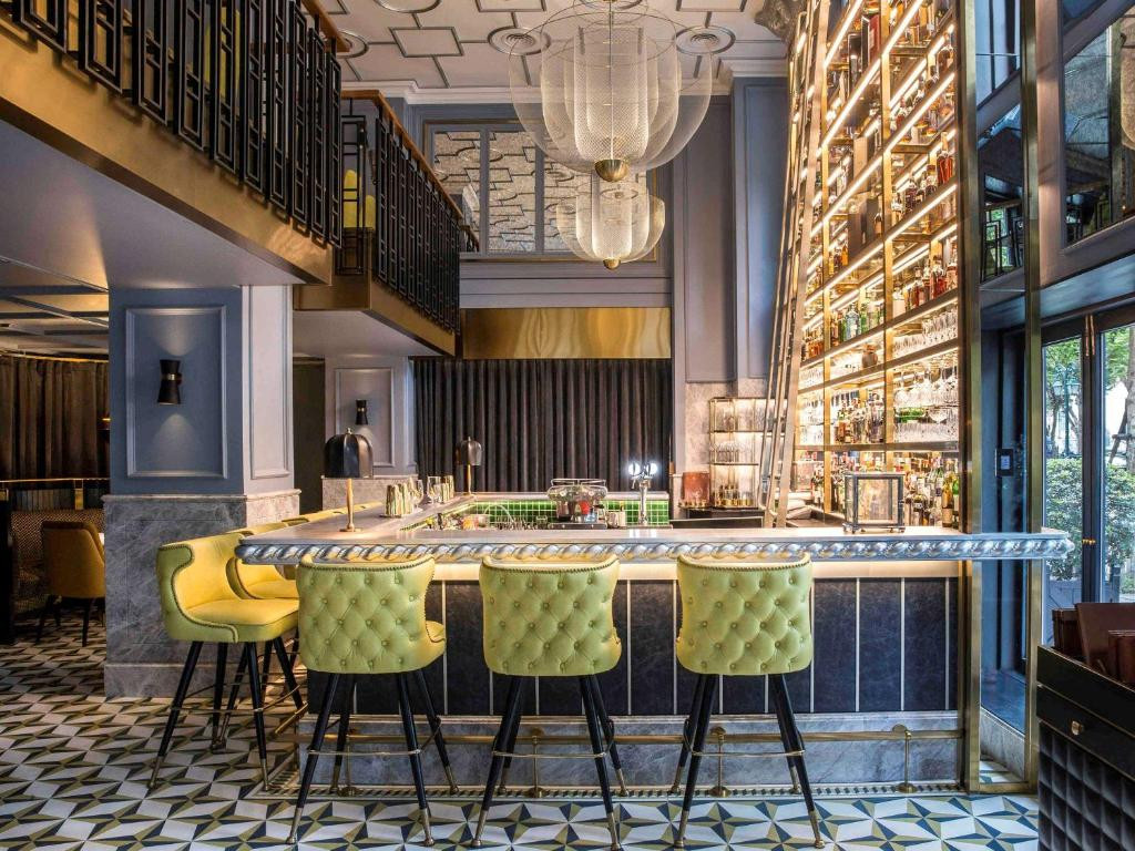 Hệ thống nhà hàng và quán bar trong khách sạn cũng rất đa dạng. Ảnh: Booking