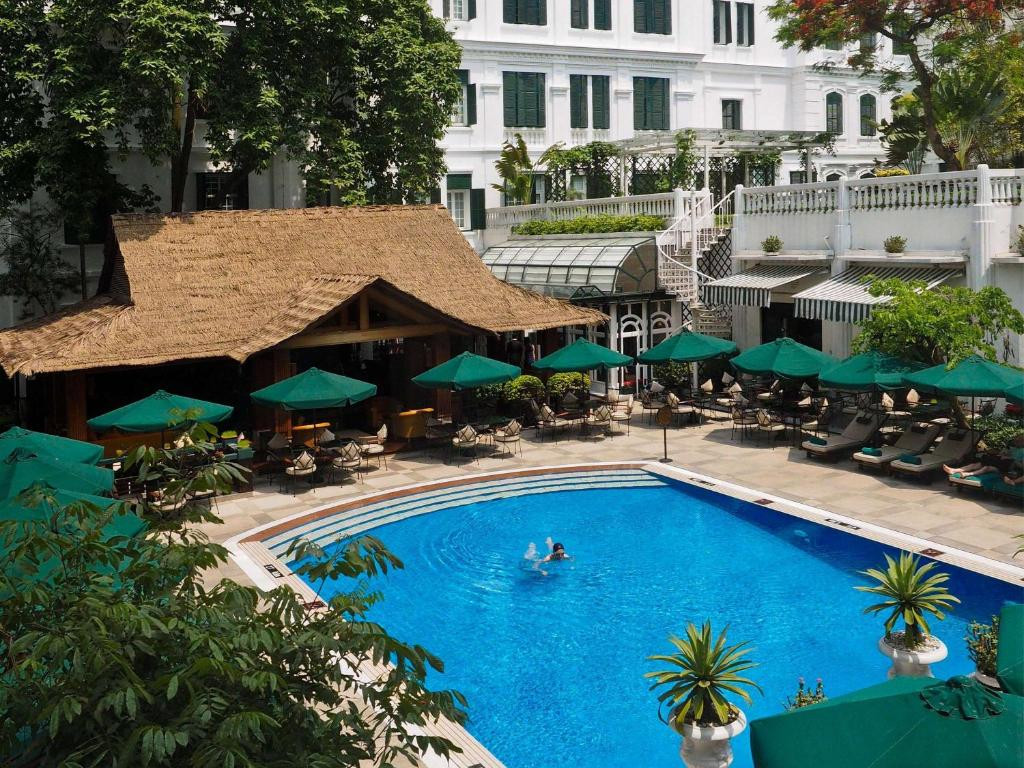Hồ bơi thiết kế đẹp mắt. Ảnh: Booking