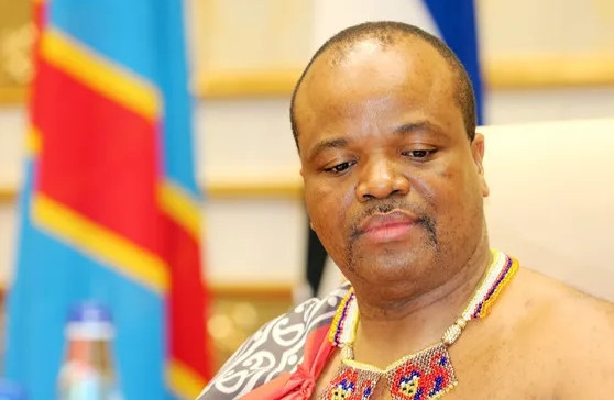 Nhà vua Mswati III thích du lịch nước ngoài. Điểm đến ưa thích của ông là Las Vegas (Mỹ). Mỗi lần đi, nhà vua thường dẫn theo người vợ được “sủng ái” nhất cùng nhiều tuỳ tùng. Ảnh: DM
