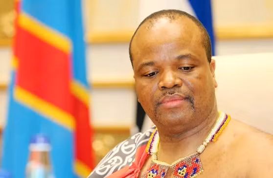 Nhà vua Mswati III thích du lịch nước ngoài. Điểm đến ưa thích của ông là Las Vegas (Mỹ). Mỗi lần đi, nhà vua thường dẫn theo người vợ được “sủng ái” nhất cùng nhiều tuỳ tùng. Ảnh: DM