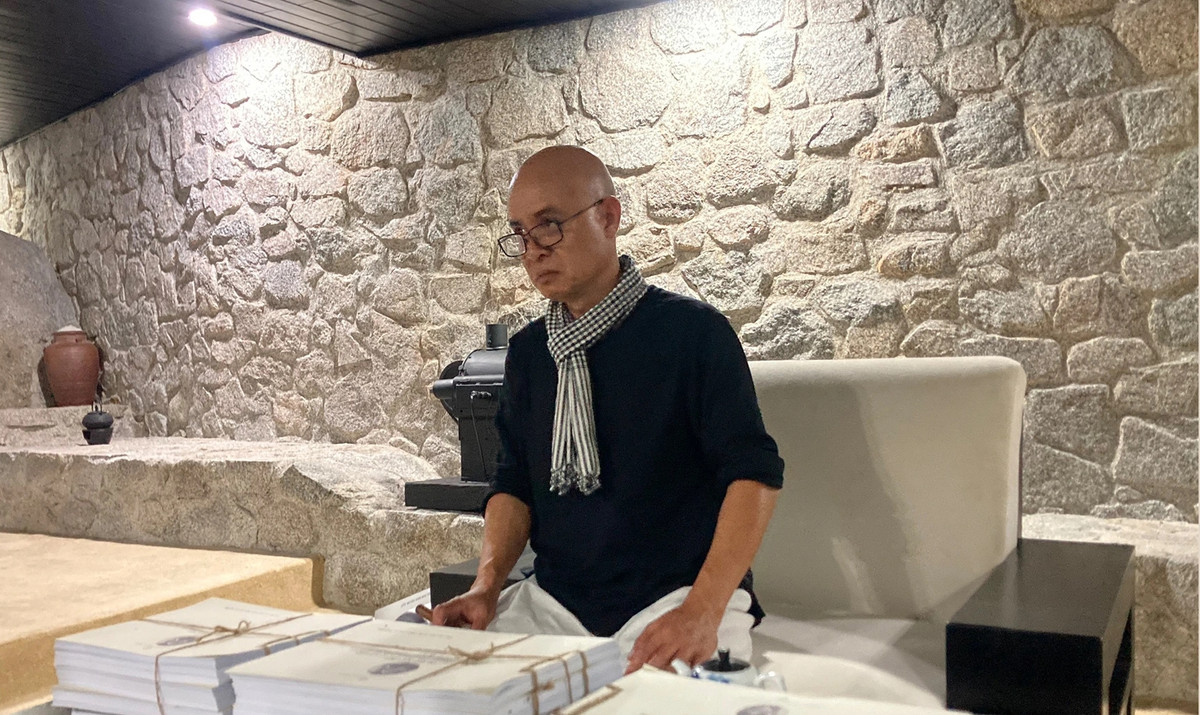 Ngoài đọc sách, doanh nhân Đặng Lê Nguyên Vũ còn thích phim hành động. Bởi, những bộ phim này có "tính chính xác của sự phối hợp, tính tổ chức". Ảnh: Trung Nguyên Legend