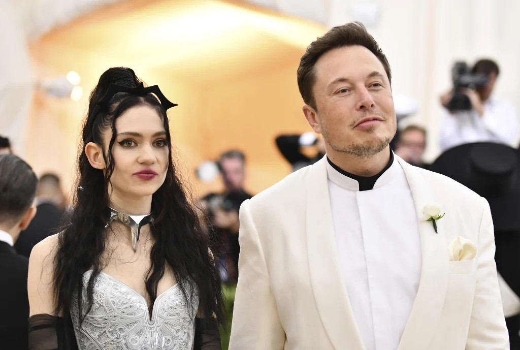 Sau đó, cặp đôi chia tay nhau do lịch trình bận rộn của Elon Musk và khoảng cách 2 người ở quá xa nhau. Dù vậy, họ vẫn chào đón đứa con thứ 2 nhờ phương pháp mang thai hộ vào tháng 12/2021. Hiện, cặp đôi có 3 đứa con chung. Ảnh: NBCNews