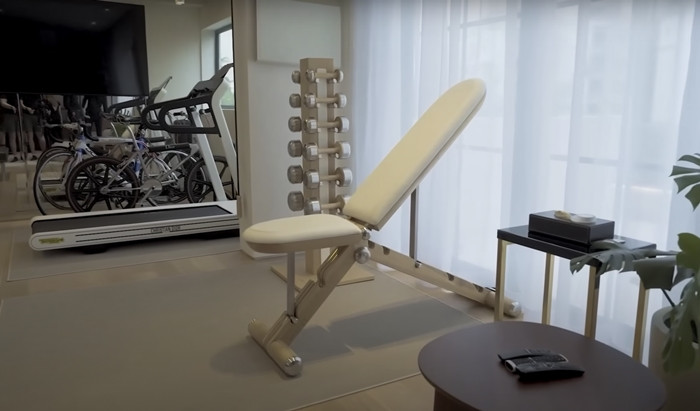 Trong nhà còn có phòng tập gym. Ảnh: FBNV