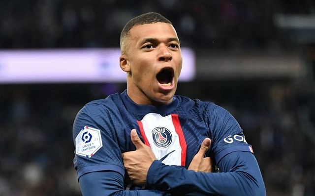 Trước đó, Kylian Mbappe đã tích lũy được khối tài sản khổng lồ khi chơi cho PSG. Anh được trả 18 triệu Euro mỗi năm khi lần đầu tiên đến PSG theo dạng cho mượn từ Monaco vào năm 2017. Mùa giải tiếp theo, hợp đồng được thực hiện chính thức và anh tiếp tục kiếm được con số tương tự. Ảnh: Goal