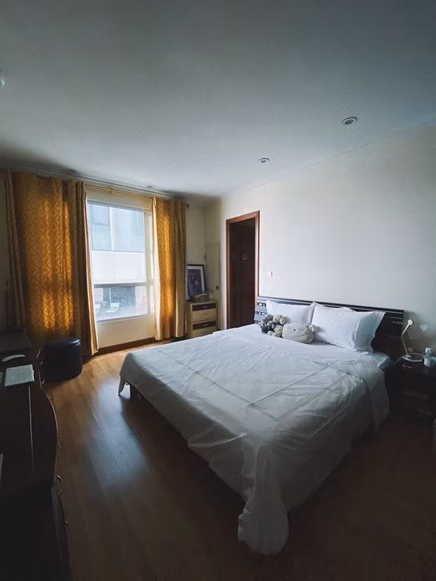 Phòng ngủ của Mai Phương Thúy được nhiều người nhận xét là đơn giản, thậm chí còn na ná kiểu phòng khách sạn tầm trung ở khắp mọi nơi.