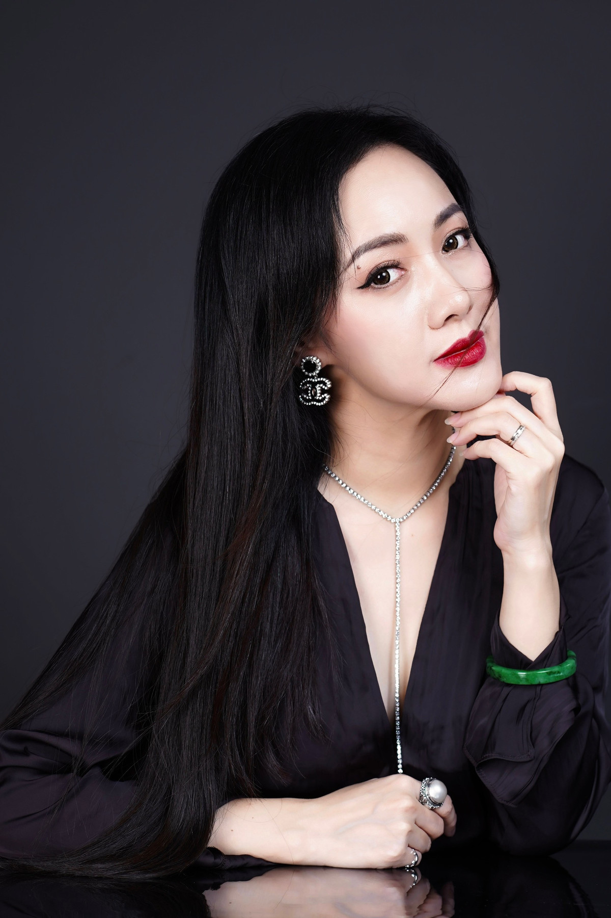 Hoài Anh là một trong số những BTV sở hữu chất giọng miền Nam truyền cảm, cách xử lý tình huống khéo léo. Sau gần 20 năm gắn bó với truyền hình, Hoài Anh vẫn được khen là một trong những biên tập viên có vẻ đẹp cuốn hút, duyên dáng.