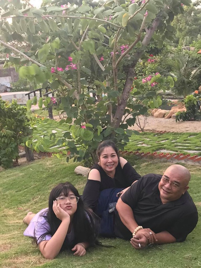 Nhà vườn của NSND Hồng Vân mang tên "gia trang quán". Đây là nơi gia đình nữ nghệ sĩ nghỉ ngơi, thư giãn mỗi khi rảnh rỗi. Ảnh: FBNV