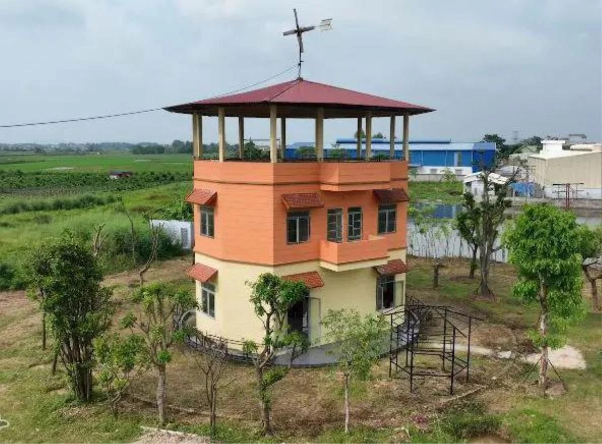 Đặc biệt, căn nhà còn kết nối hệ thống với điện thoại thông minh để có thể xoay nhà từ xa. Ảnh: Saostar