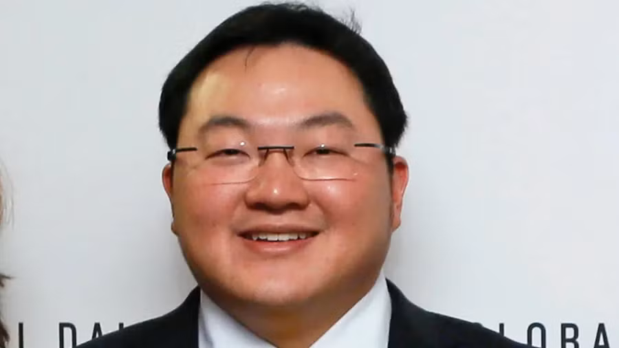 Có nguồn tin cho biết, Jho Low đã phải chạy trốn đến một đảo quốc nhỏ nằm ở vùng biển Tây Ấn, nơi anh ta chạy tiền để có quốc tịch và không thể bị dẫn độ. Một số nguồn tin khác lại tiết lộ Jho Low trốn chui trốn lủi ở Trung Quốc, đã phẫu thuật thẩm mỹ và đổi tên để không bị phát hiện. Ảnh: DM