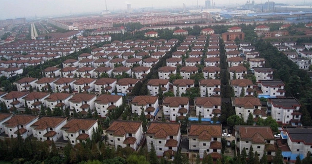 Trước khi nổi tiếng với sự giàu có, làng Hoa Tây nghèo, phần lớn người dân đều làm nông nghiệp với chỉ 600 cư dân và diện tích gần 1km2. Ảnh: Sohu