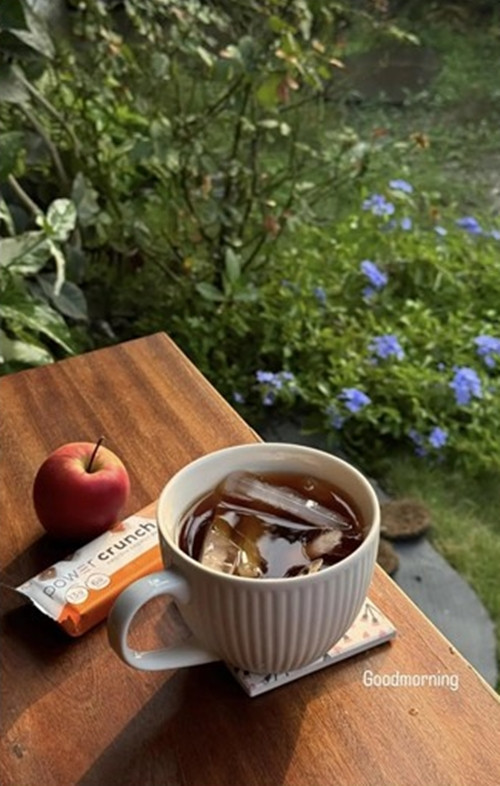 Góc vườn thơ mộng là nơi "vợ quốc dân" Phương Ly thưởng thức đồ uống và thư giãn.