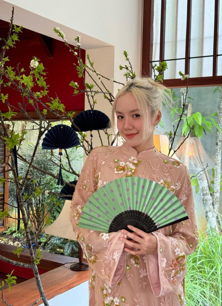 Nội thất kết hợp hài hòa giữa phong cách truyền thống và hiện đại.