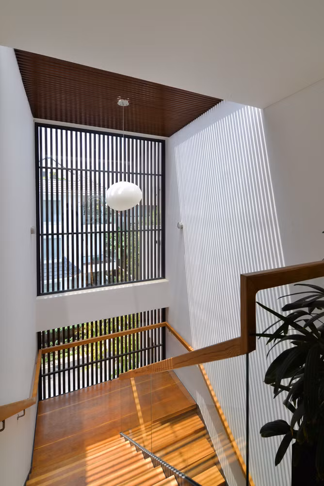 Mục đích kiến trúc sư là mở rộng tầm nhìn nội thất nhờ vào cây xanh được trồng quanh nhà.