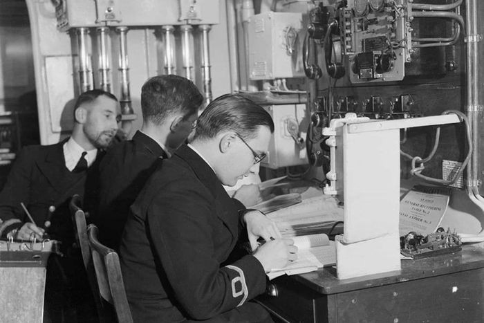 Nhiều người trong số này, bao gồm cả thành viên cấp cao của đảng Quốc xã Wernher von Braun, tiếp tục hợp tác với NASA trong chương trình không gian