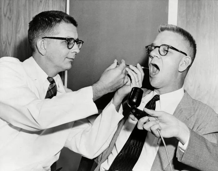 Dự án nổi bật khác của CIA có tên MK-Ultra, nhằm tìm ra cách sử dụng các chất có thể làm thay đổi tâm trí và thôi miên người khác.