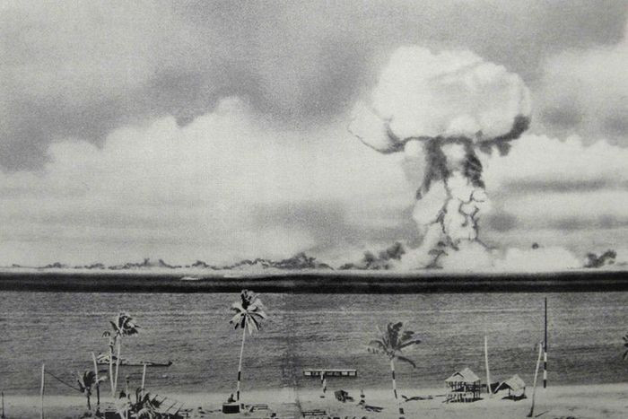 Ngay sau khi Thế chiến II kết thúc, các cuộc thử nghiệm hạt nhân tiếp tục diễn ra toàn diện trên Quần đảo Marshall, đặc biệt là ở Đảo san hô Bikini, nơi 23 quả bom hạt nhân được kích nổ từ năm 1946 đến năm 1958.