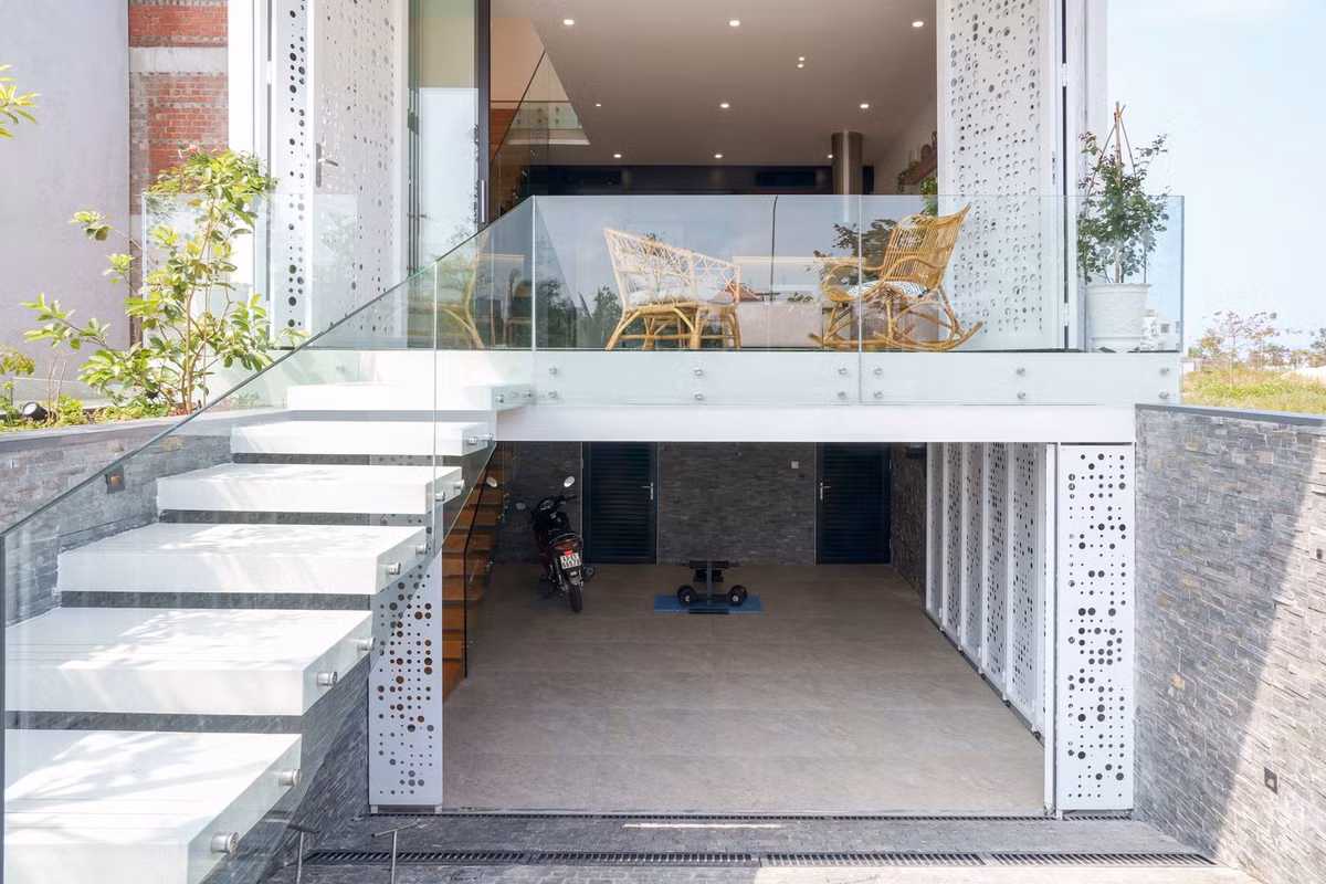 Thiết kế này có thể giảm bớt việc đi lại trong nhà nhưng vẫn giữ được không gian để bố trí các khu chức năng.