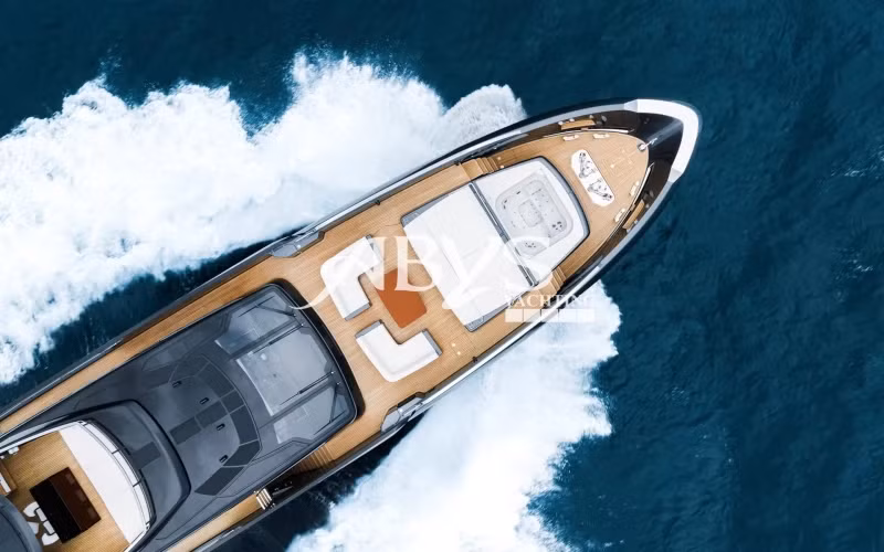 Sức mạnh của du thuyền Riva 130 Bellissima đến từ động cơ MTU 16V 2000 M96L kép với công suất 2.638 mã lực mỗi chiếc và tốc độ tối đa ấn tượng là 22,5 hải lý/giờ. Nguồn ảnh: Abys, Autoevolution