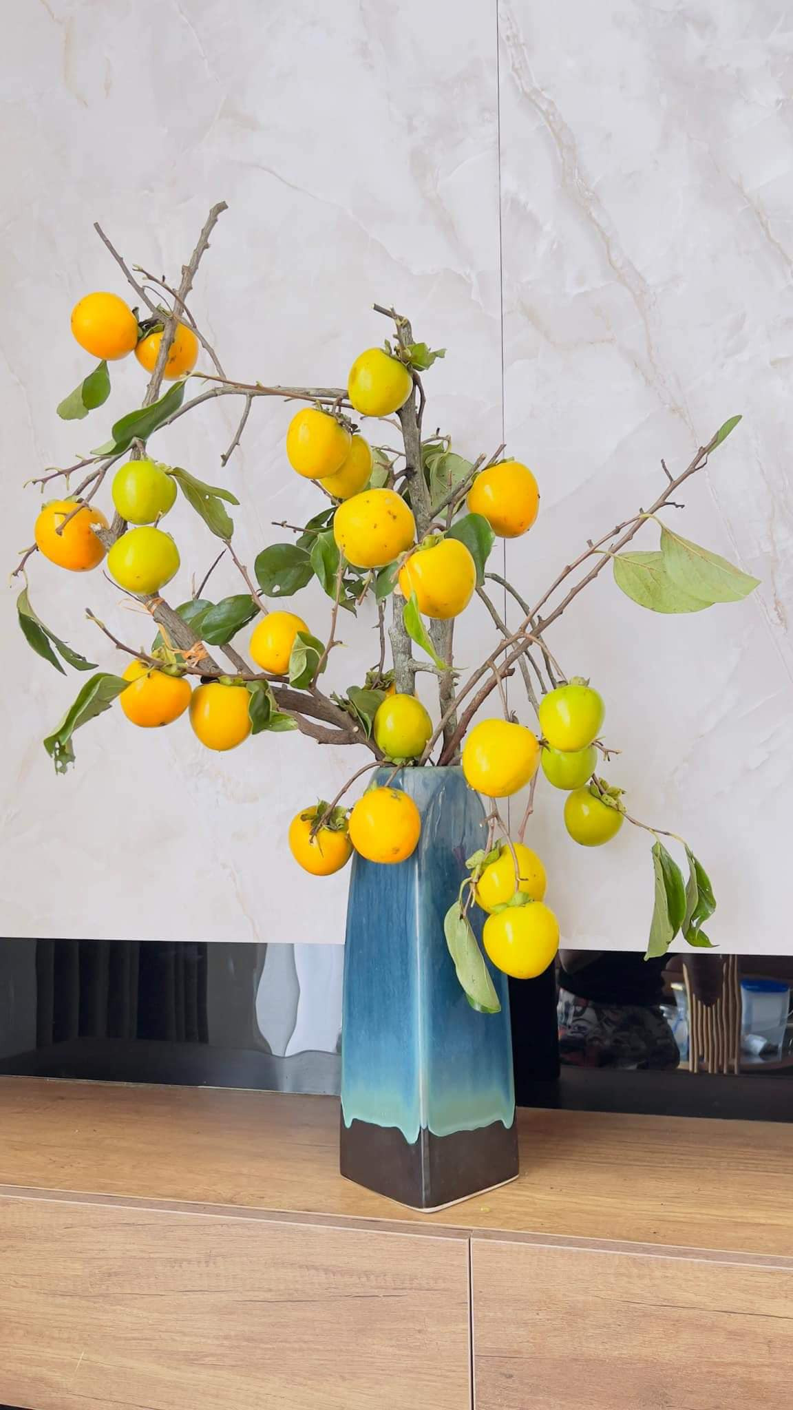 Trào lưu cắm cành quả hồng trang trí cũng đang được nhiều chị em hưởng ứng. Ảnh: FB Sple Nguyet