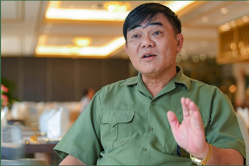 Thời điểm đó, người mua phải xếp hàng dài 500m mà chỉ mua được 1 cốc bia mỗi người. Ảnh: Congly